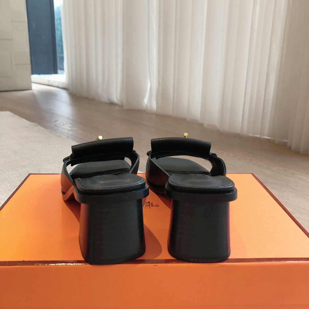 ua H**me5 isle sandal