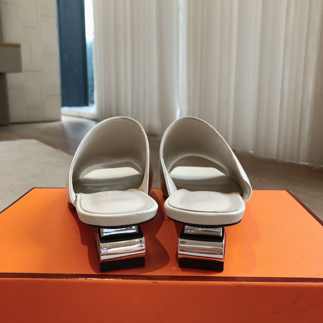 ua H**me5 sandal