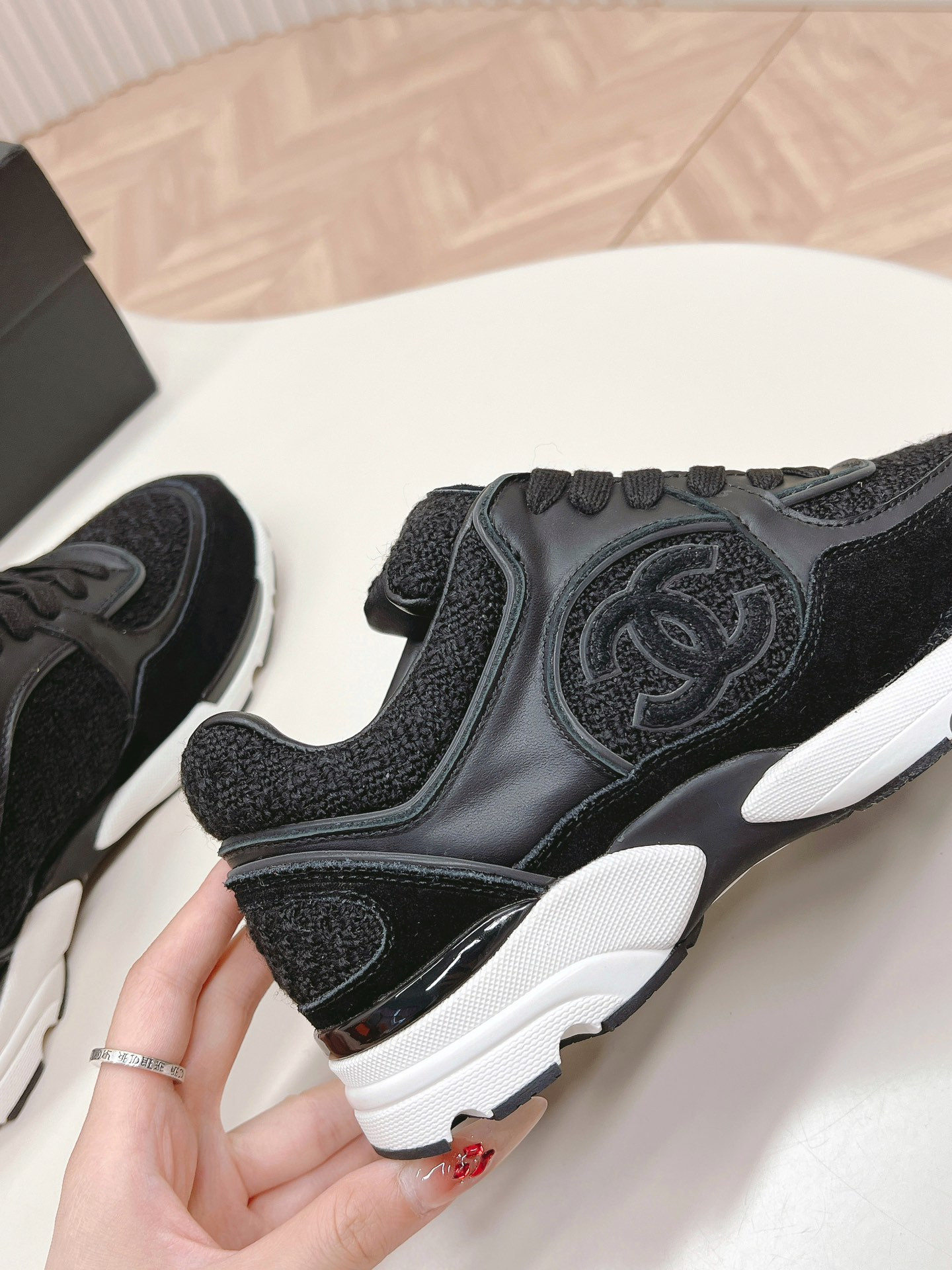 ua Ch*el sneaker