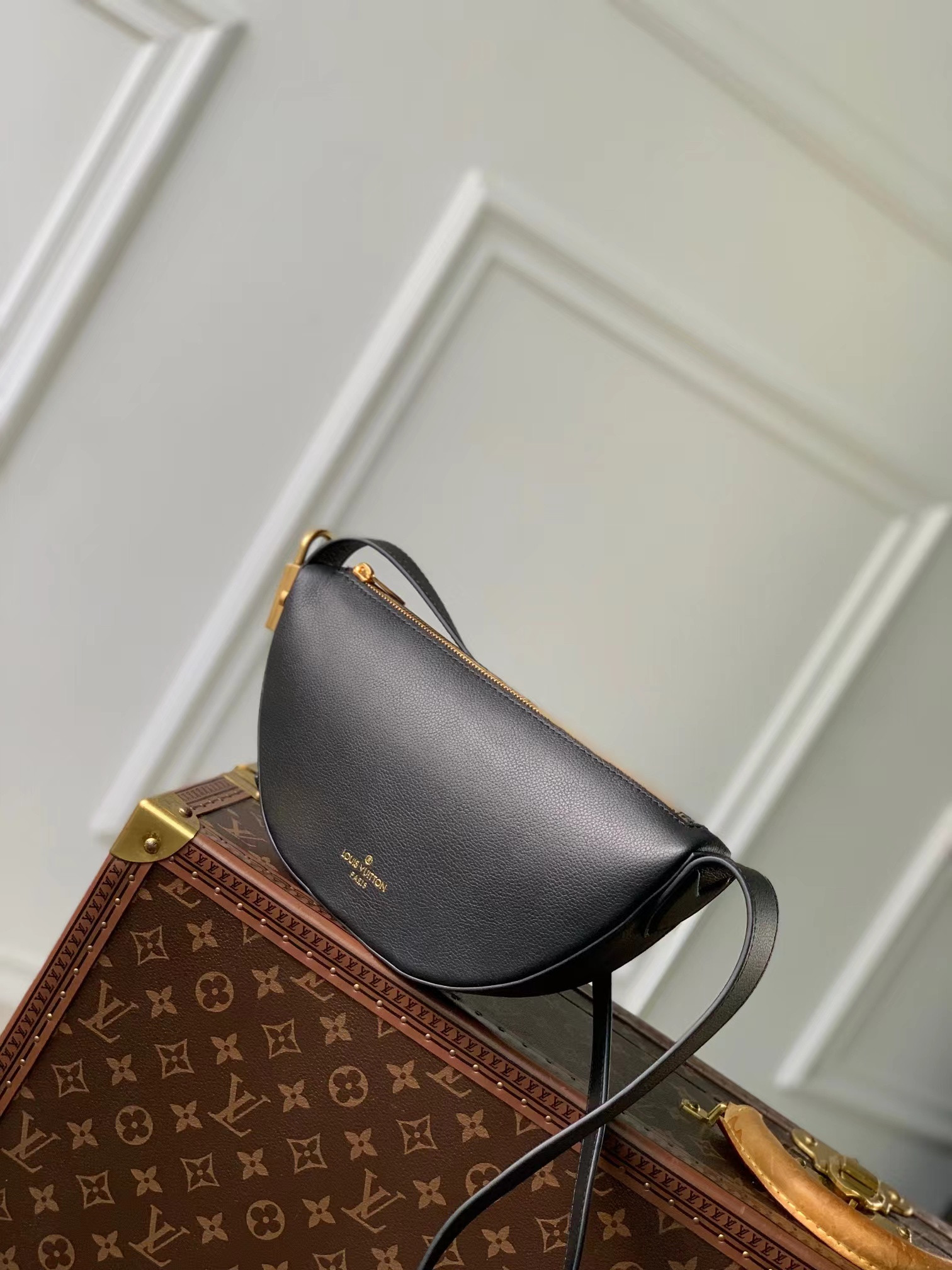 LV Low Key Bumbag M11429 28x13x5.5CM