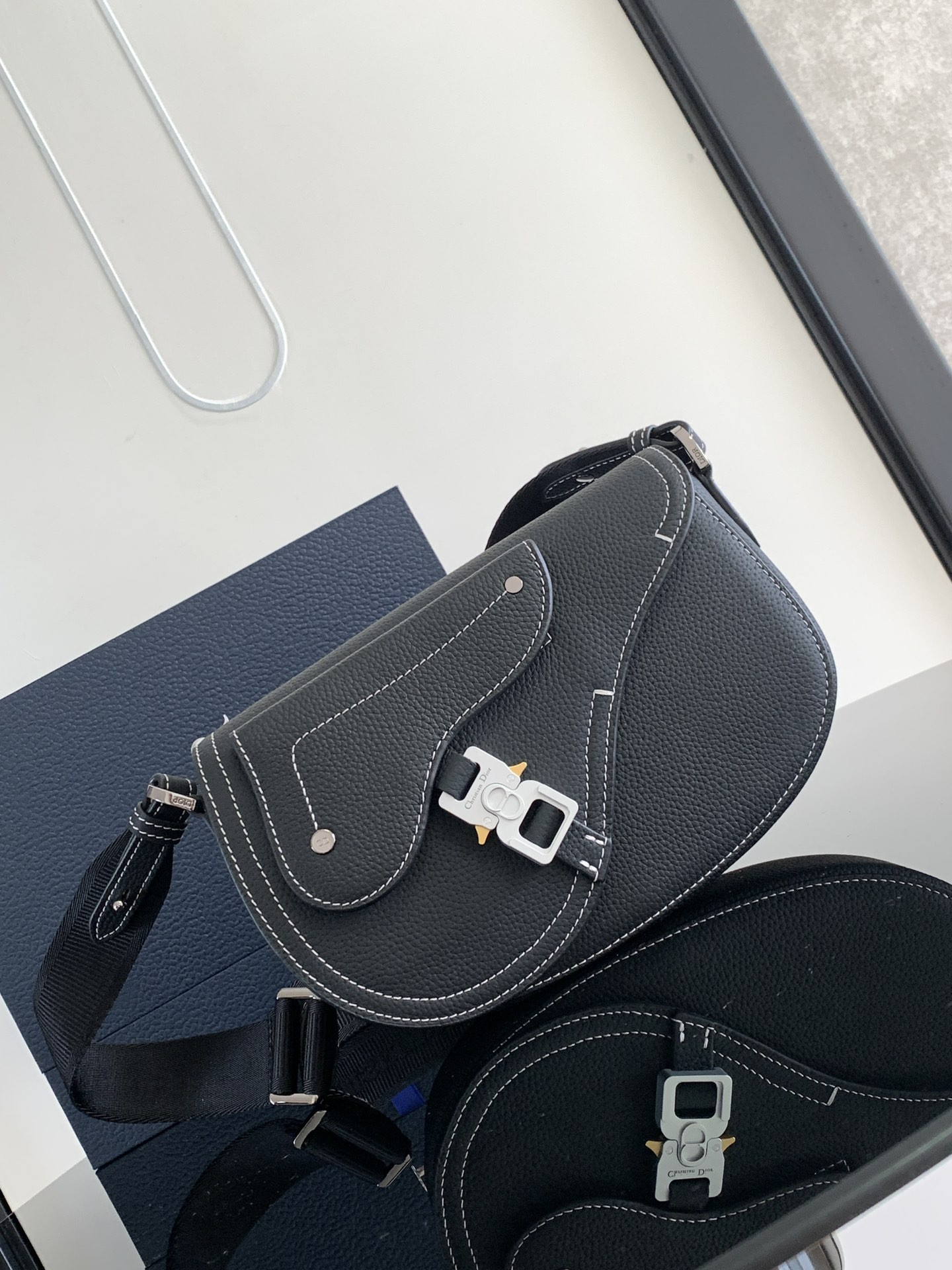 D*or saddle messenger bag 24 x 16.5 x 5.5 cm