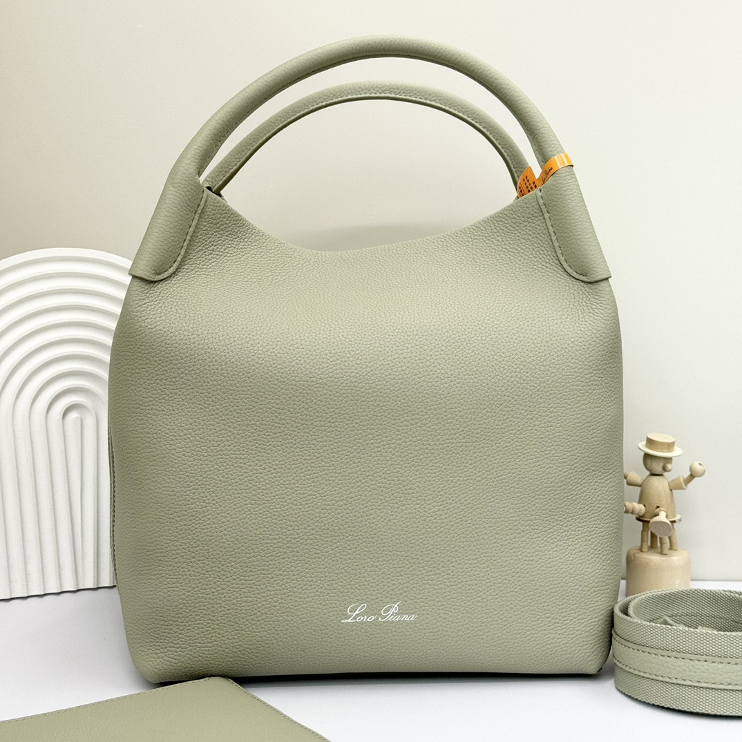 L**o p*ana large bale bag grained calfskin 24 x 20 x 27 cm