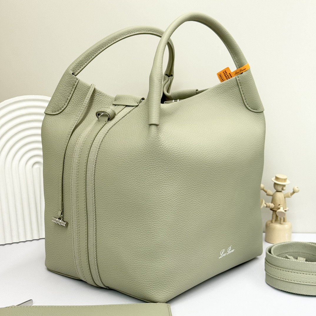L**o p*ana large bale bag grained calfskin 24 x 20 x 27 cm
