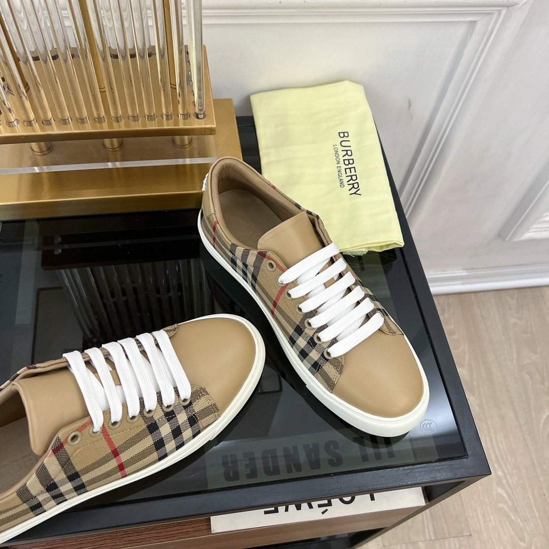 ua B**rry check sneakers