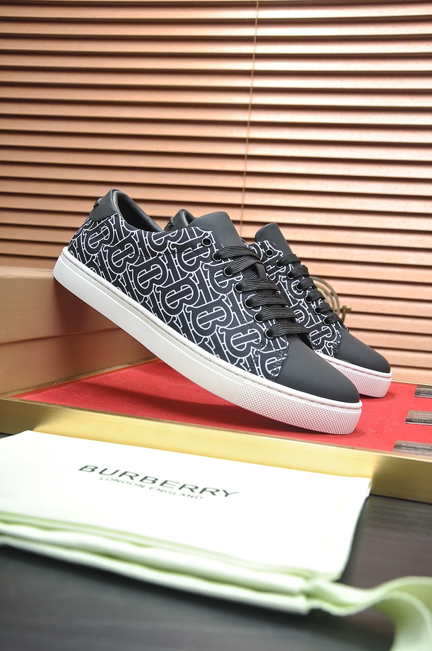 ua B**rry sneakers