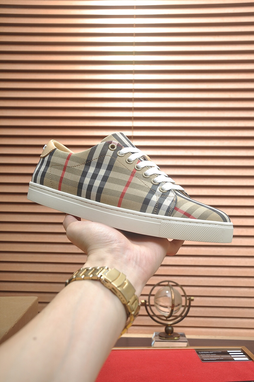 ua B**rry check sneakers