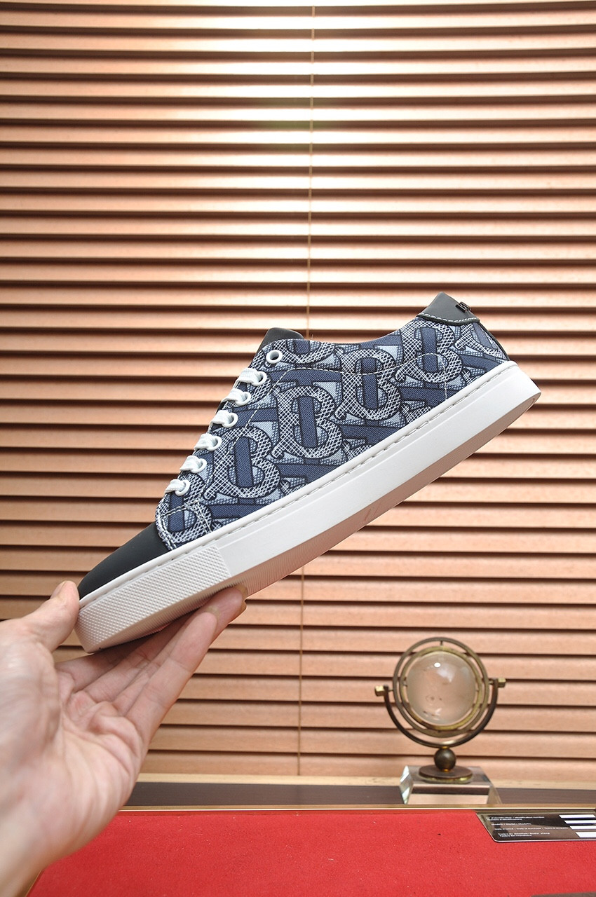 ua B**rry sneakers