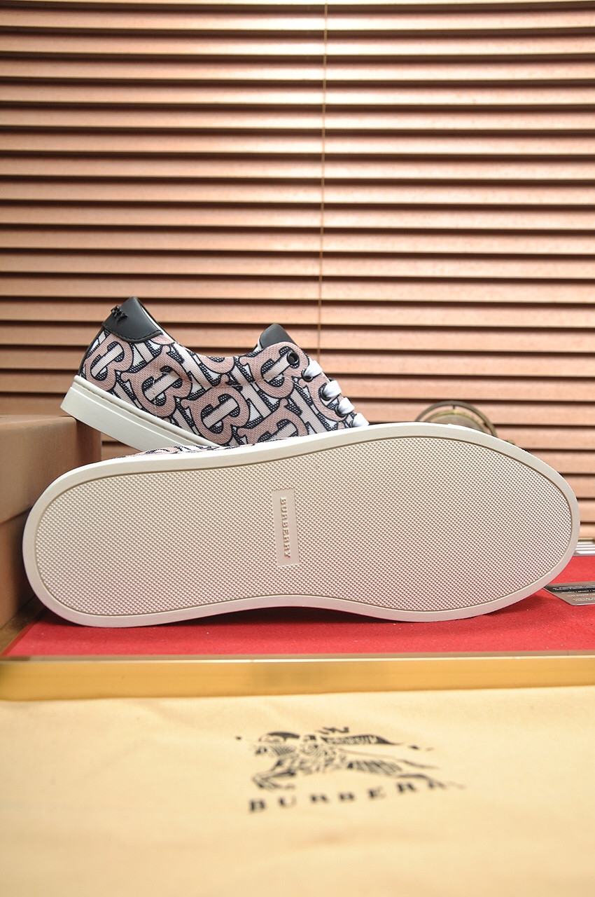ua B**rry sneakers