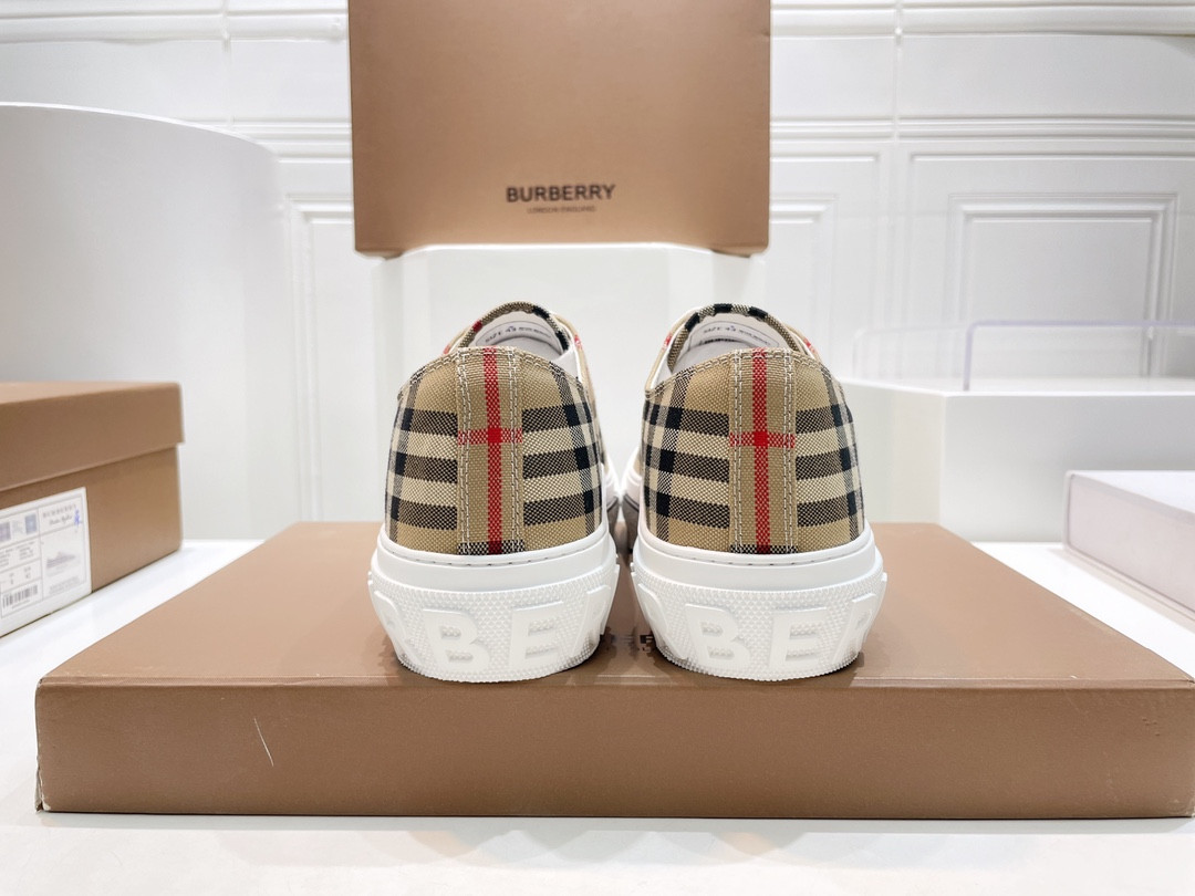 ua B**rry check sneakers