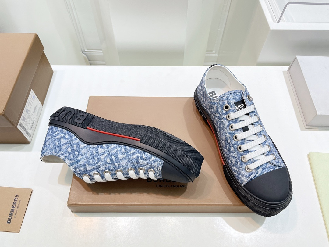 ua B**rry sneakers