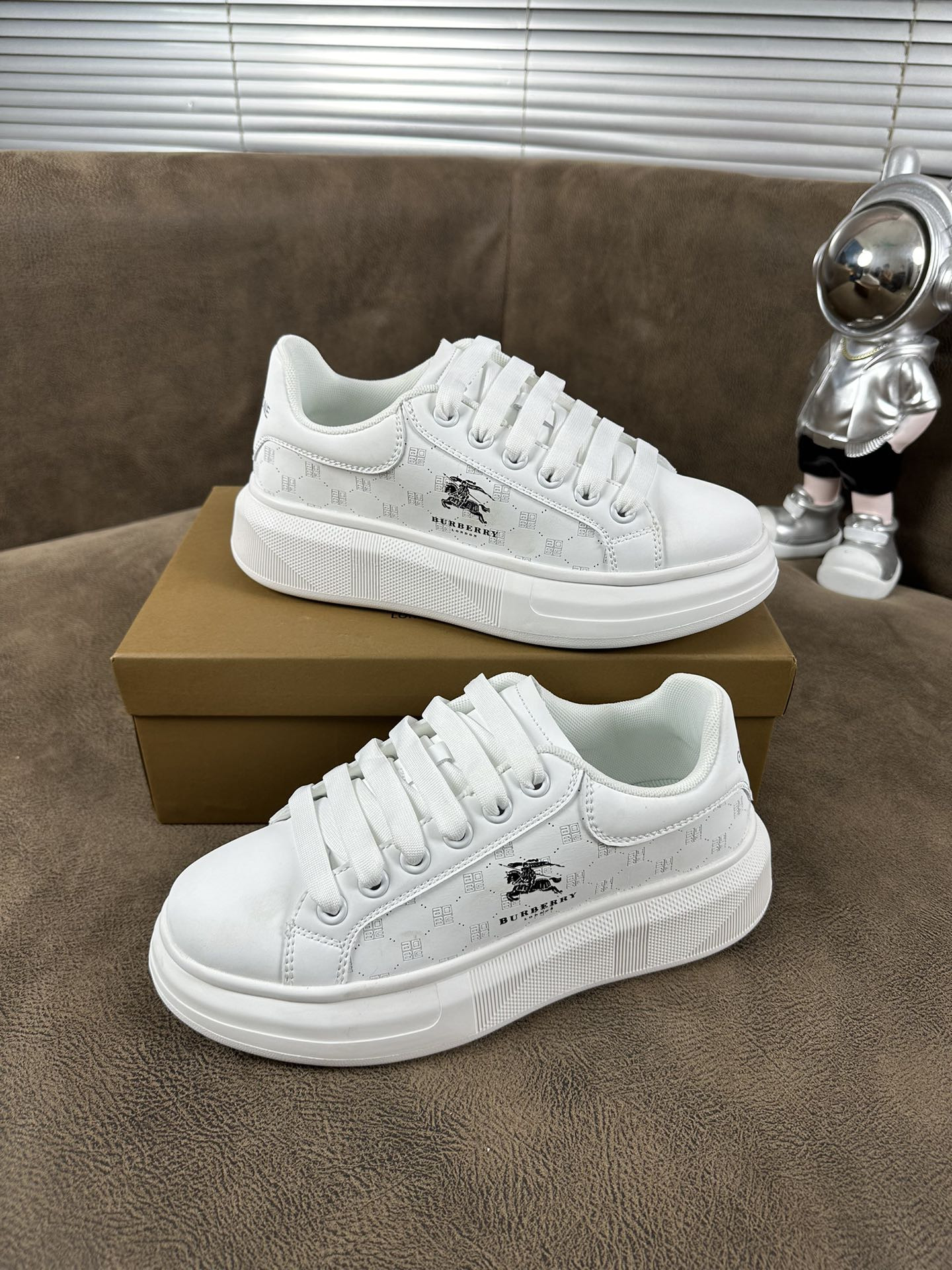 ua B**rry sneakers