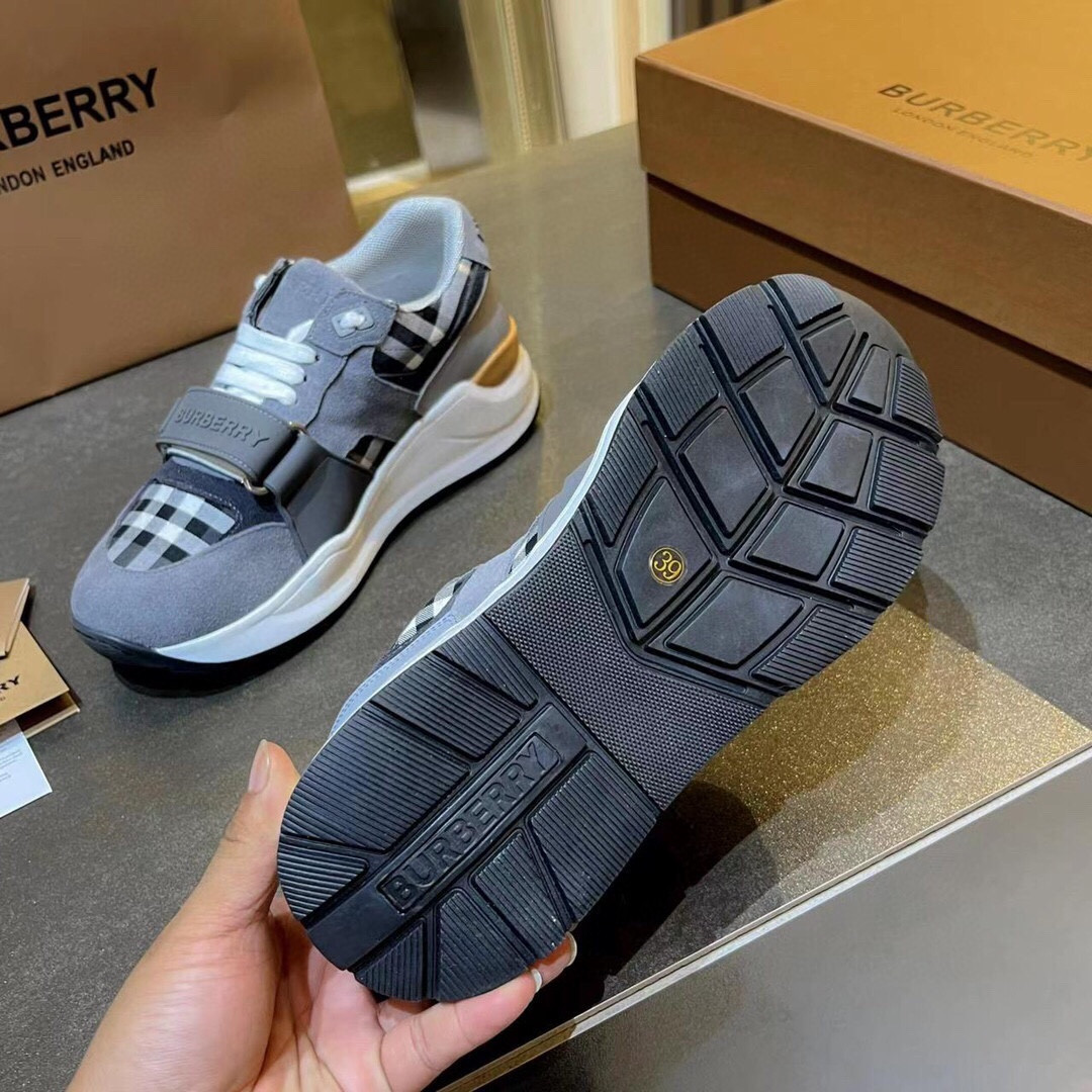 ua B**rry sneakers