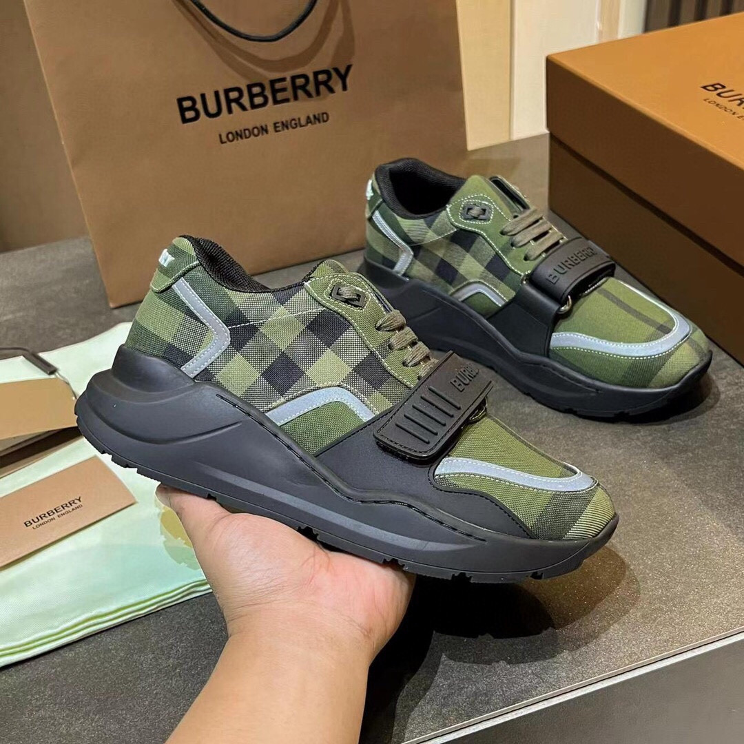 ua B**rry sneakers