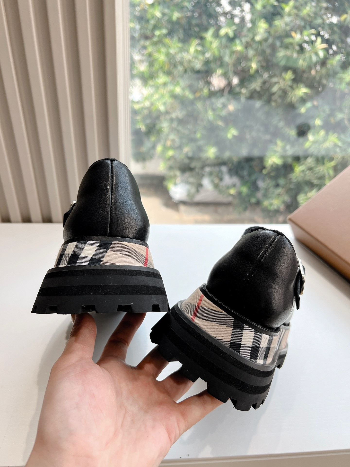 ua B**rry check leather flats