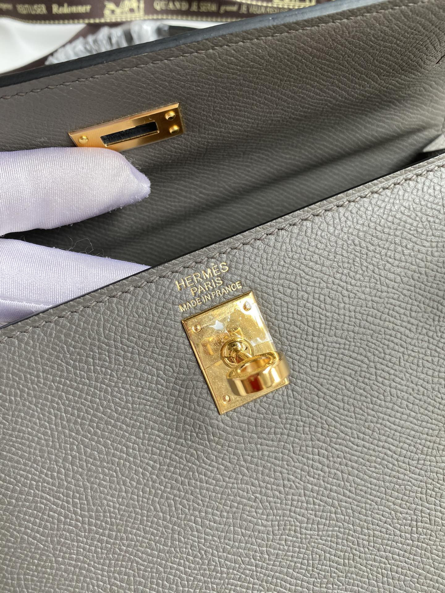 HERMÈS Kelly Gold-tone Hardware 25 28