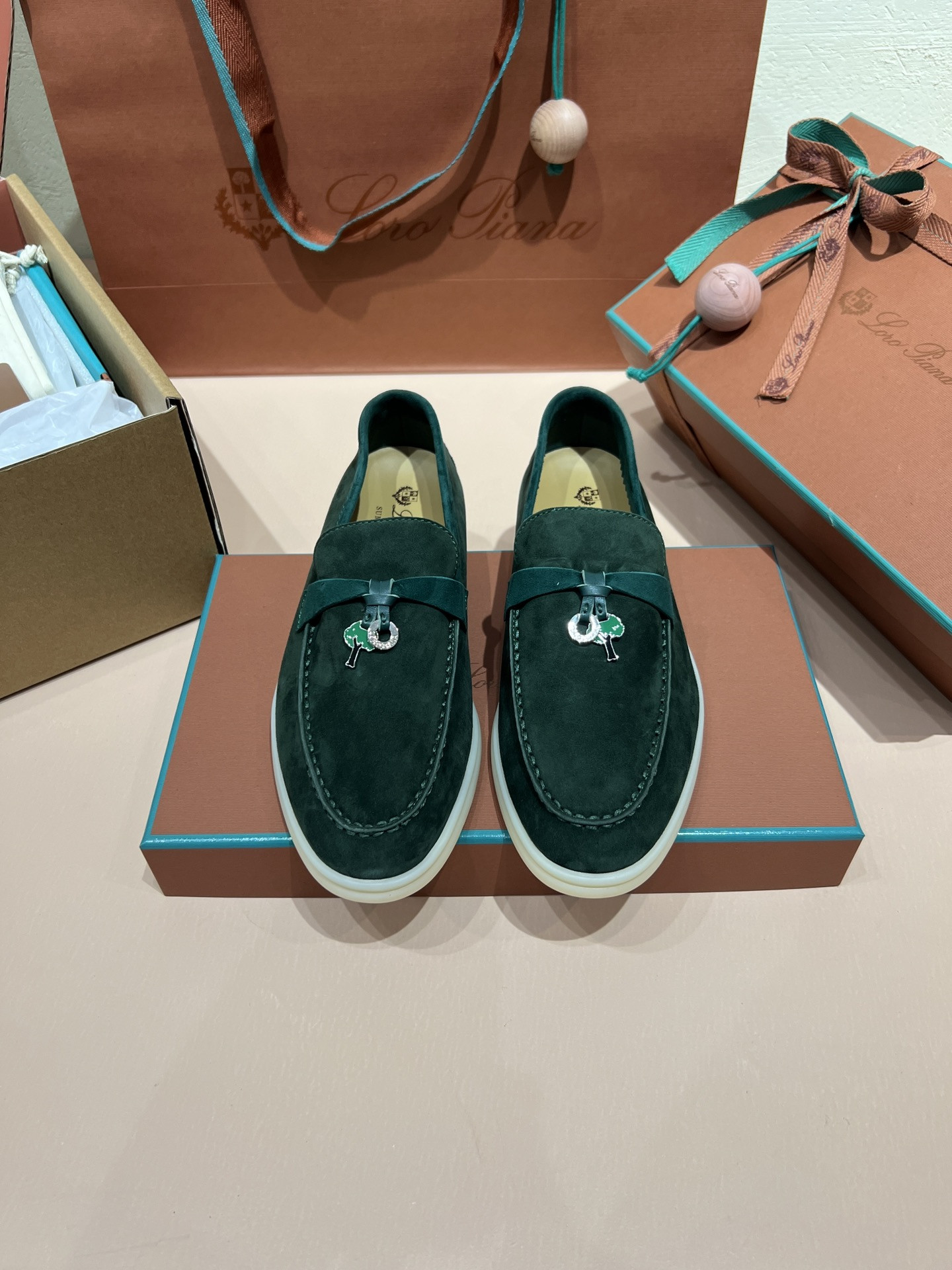 ua L**o p*ana summer charms walk loafers