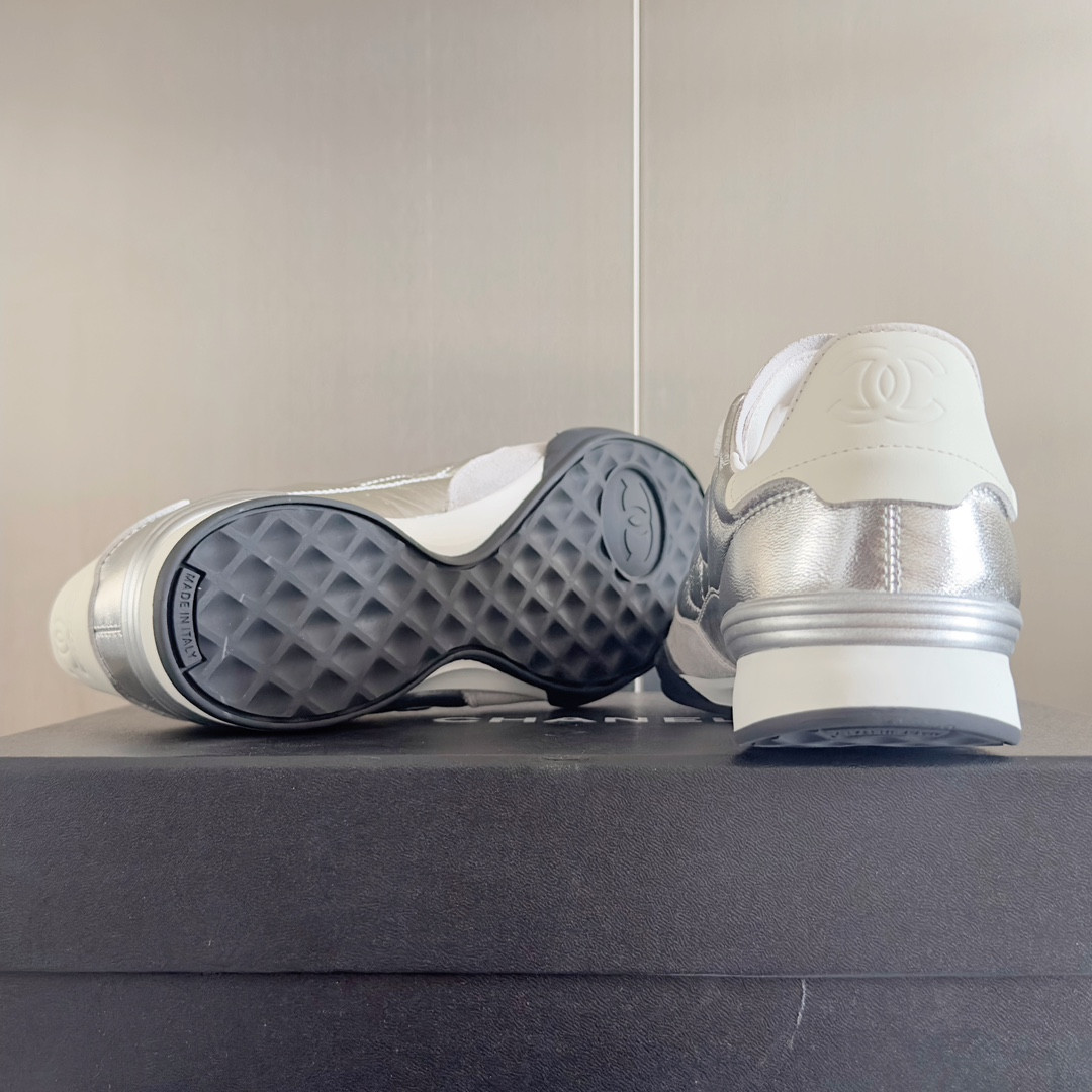 ua Ch*el sneaker