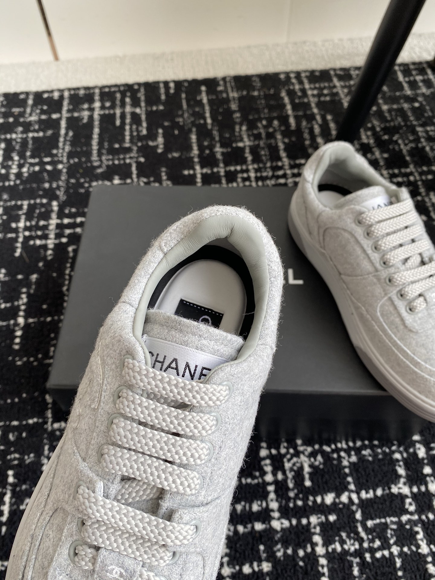 ua Ch*el sneaker