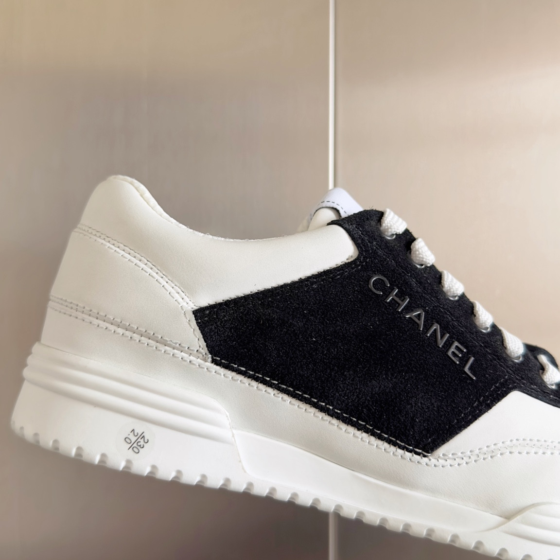 ua Ch*el sneaker