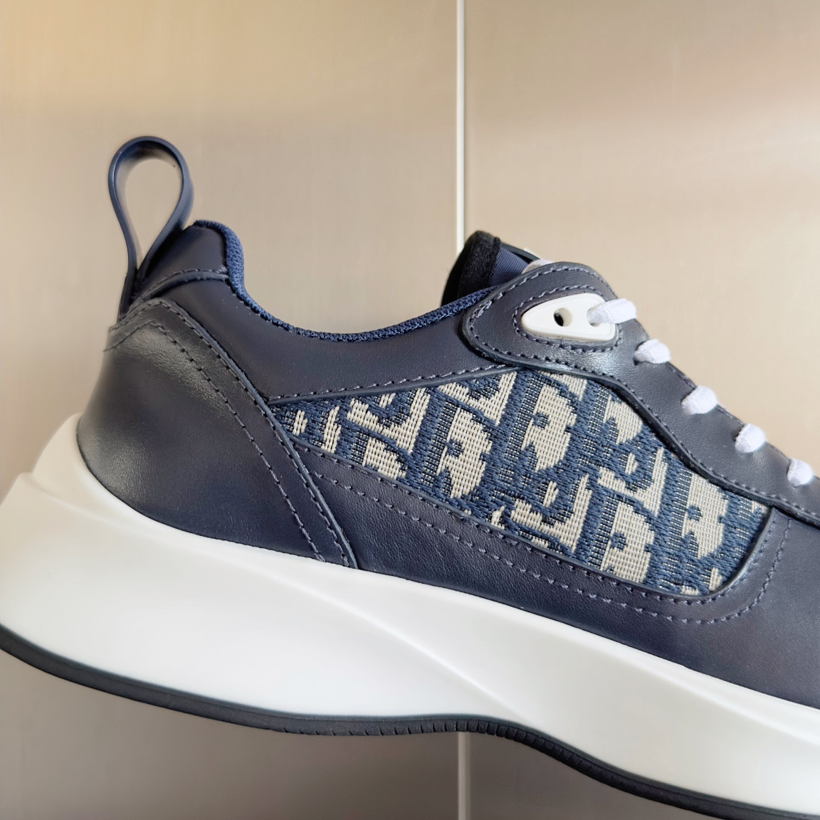 ua D*or b25 runner sneaker