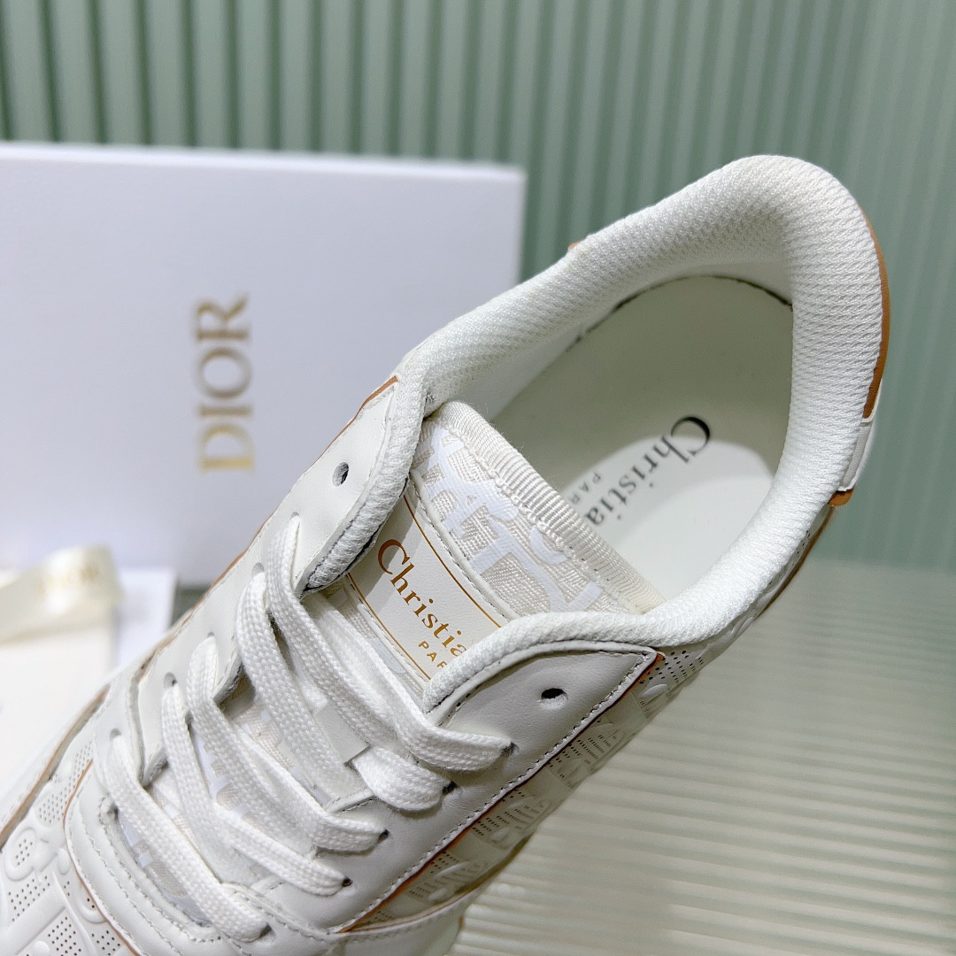 ua D*or one sneaker