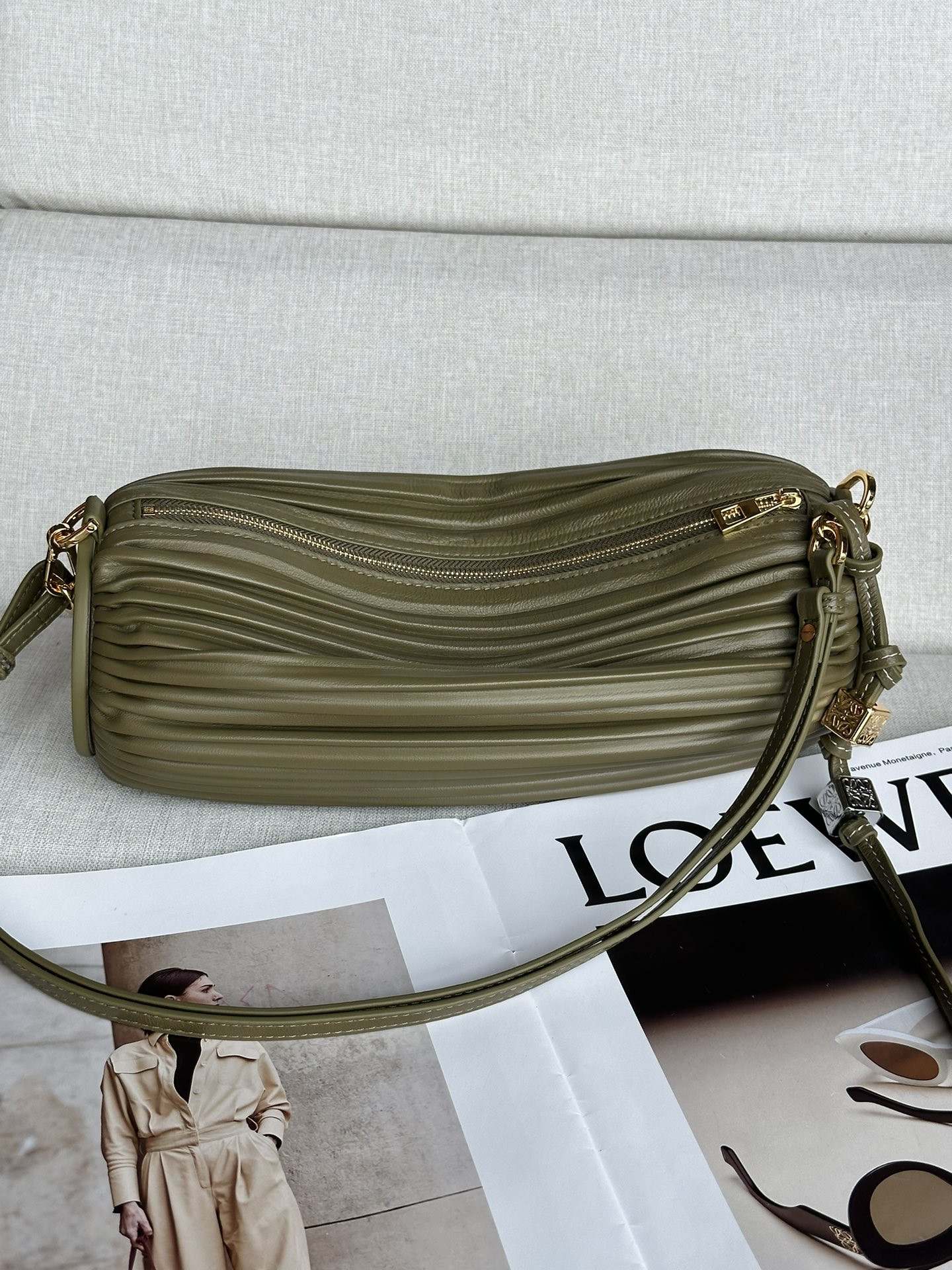L0ew* bracelet pouch in pleated nappa 25x10x10cm