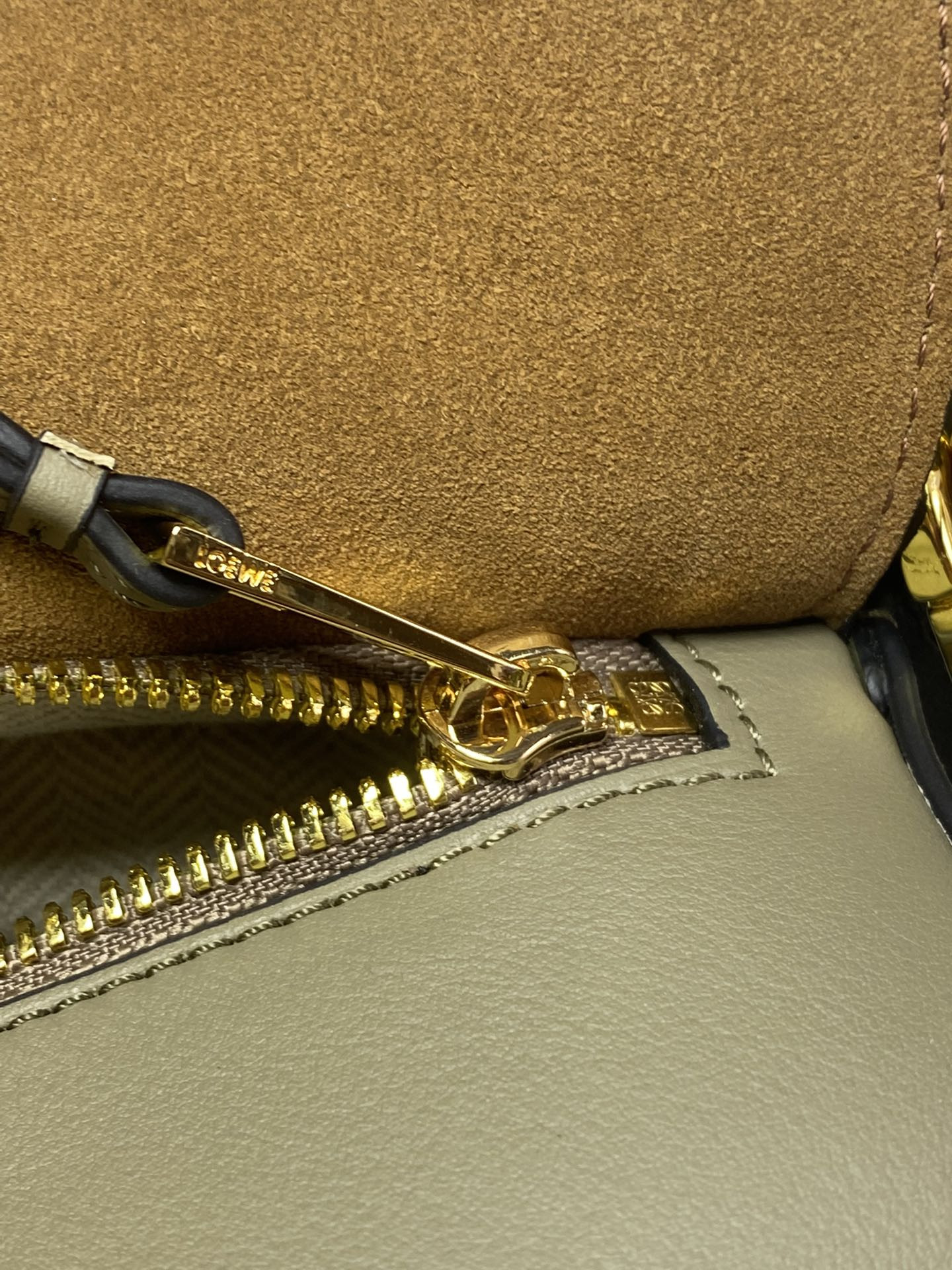 L0ew* small puzzle bag in classic calfskin 24x10.5x16.5cm