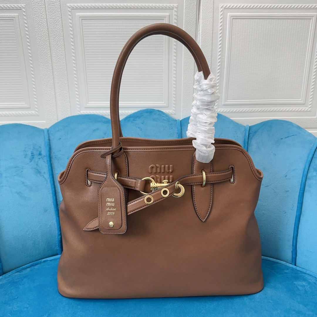 Miu Miu aventure nappa 31X40X13CM