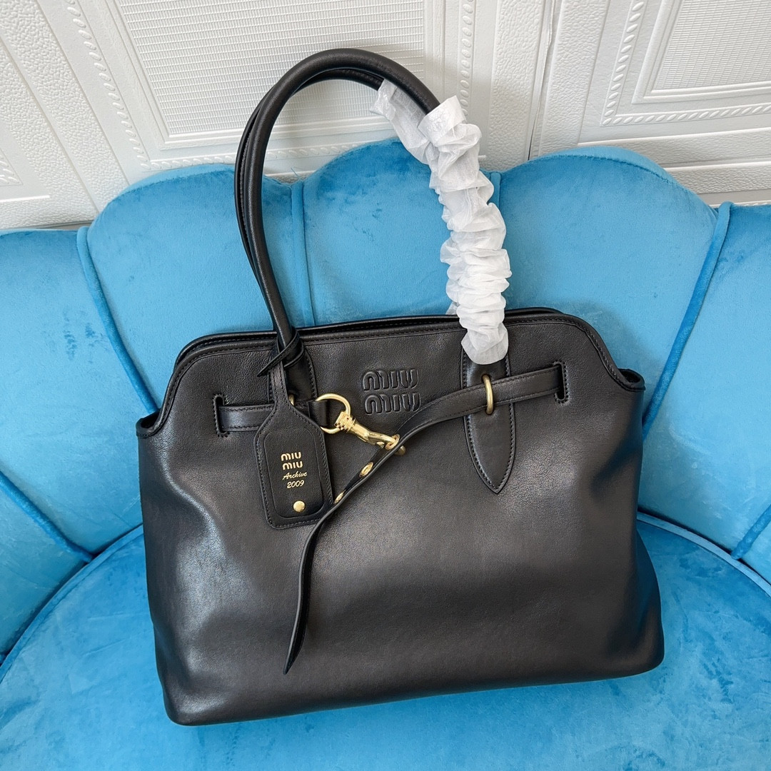 Miu Miu aventure nappa 31X40X13CM