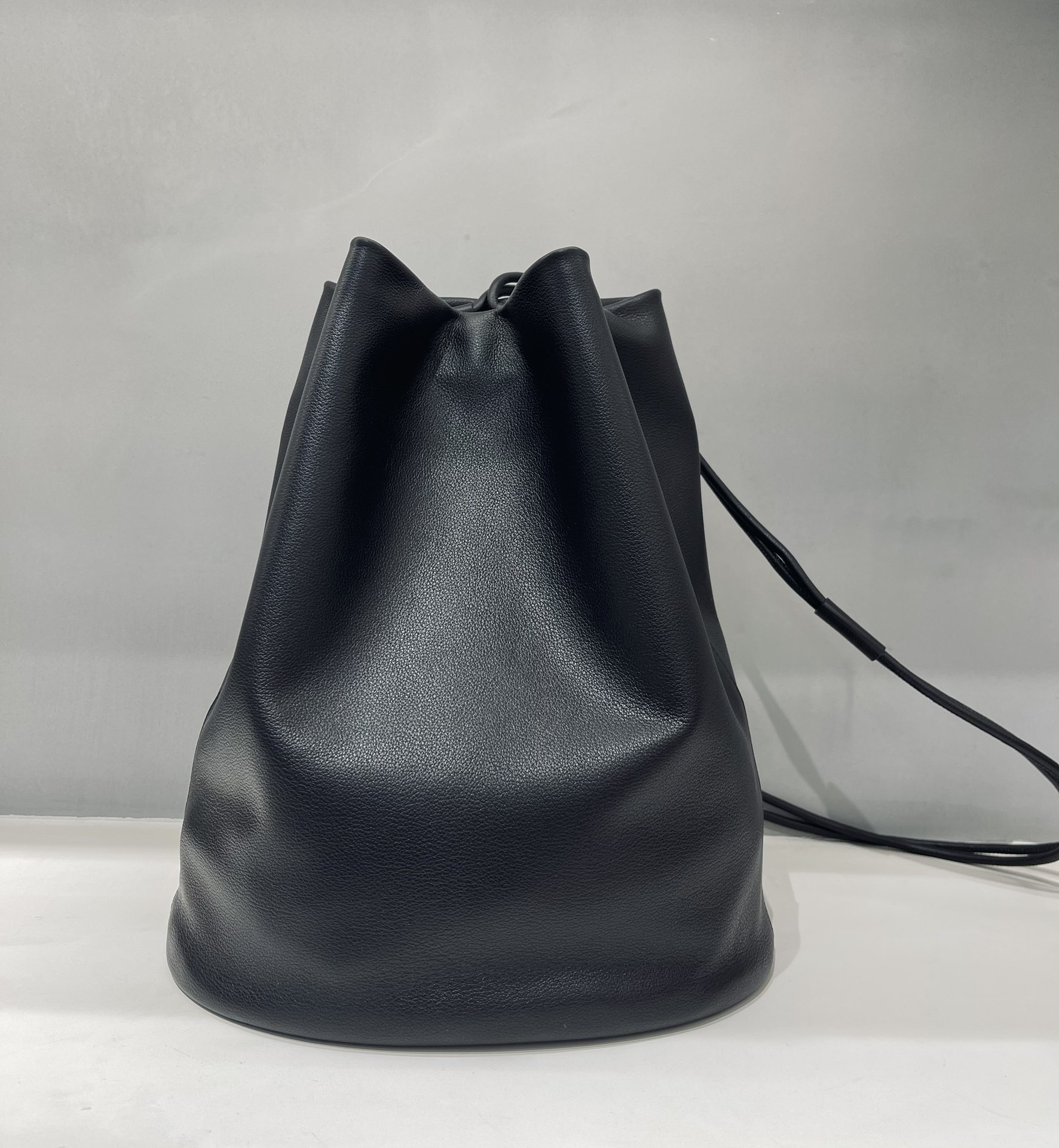 T*e R0w park tote bag in leather 25x31x16cm