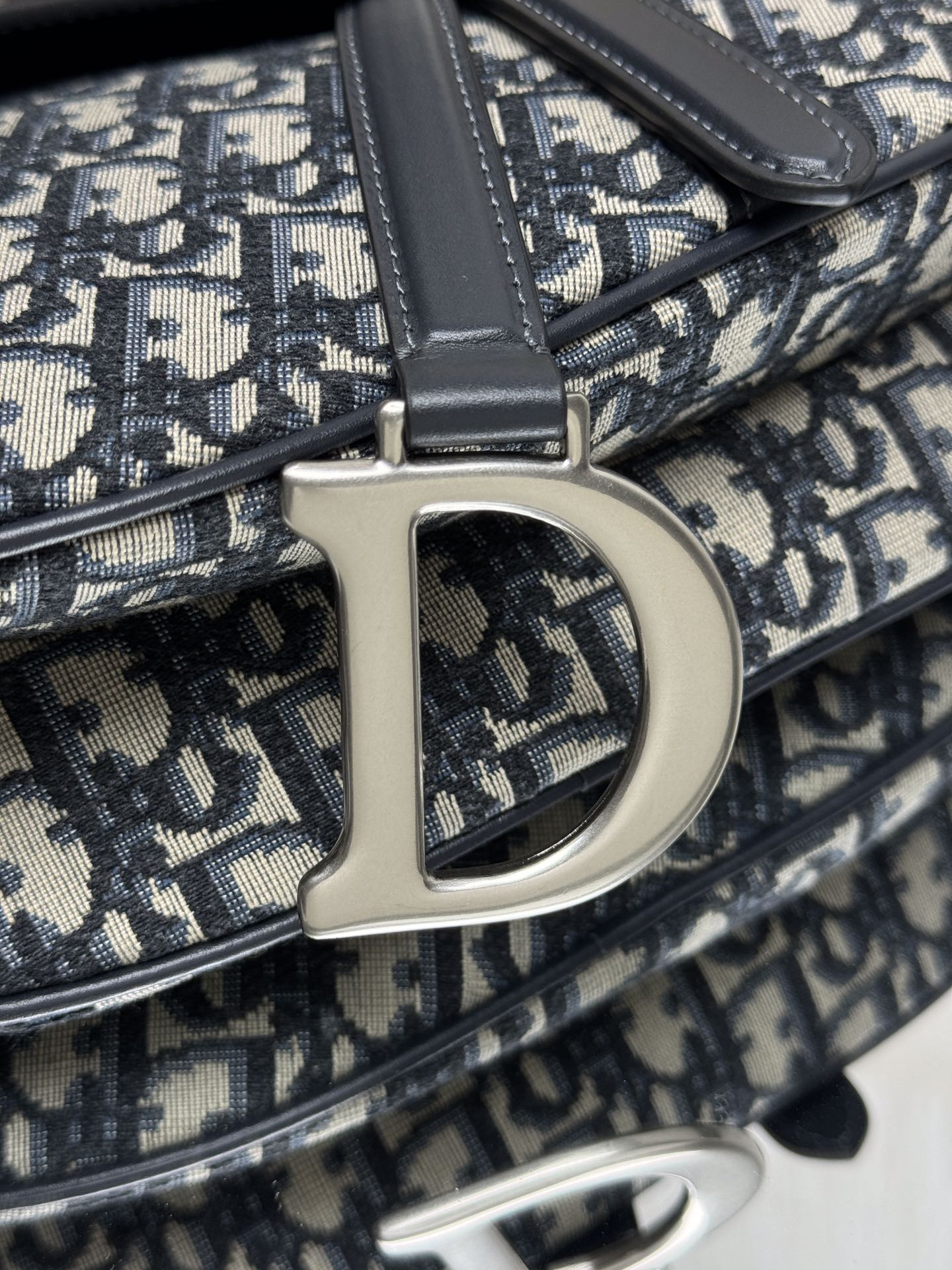 D*or saddle bag 25.5 x 20 x 6.5 cm