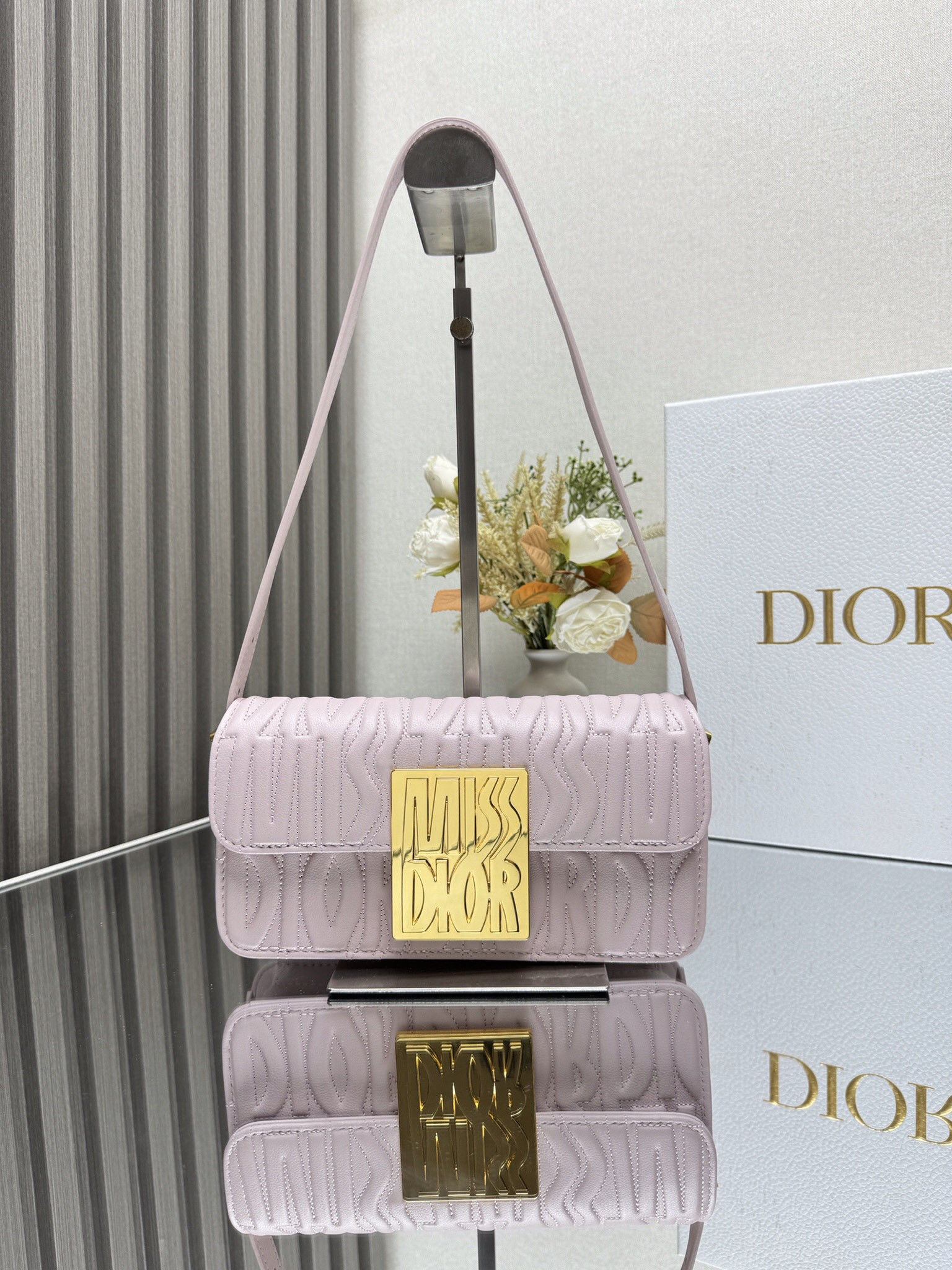 D*or miss D*or flap bag 22 x 11 x 6 cm