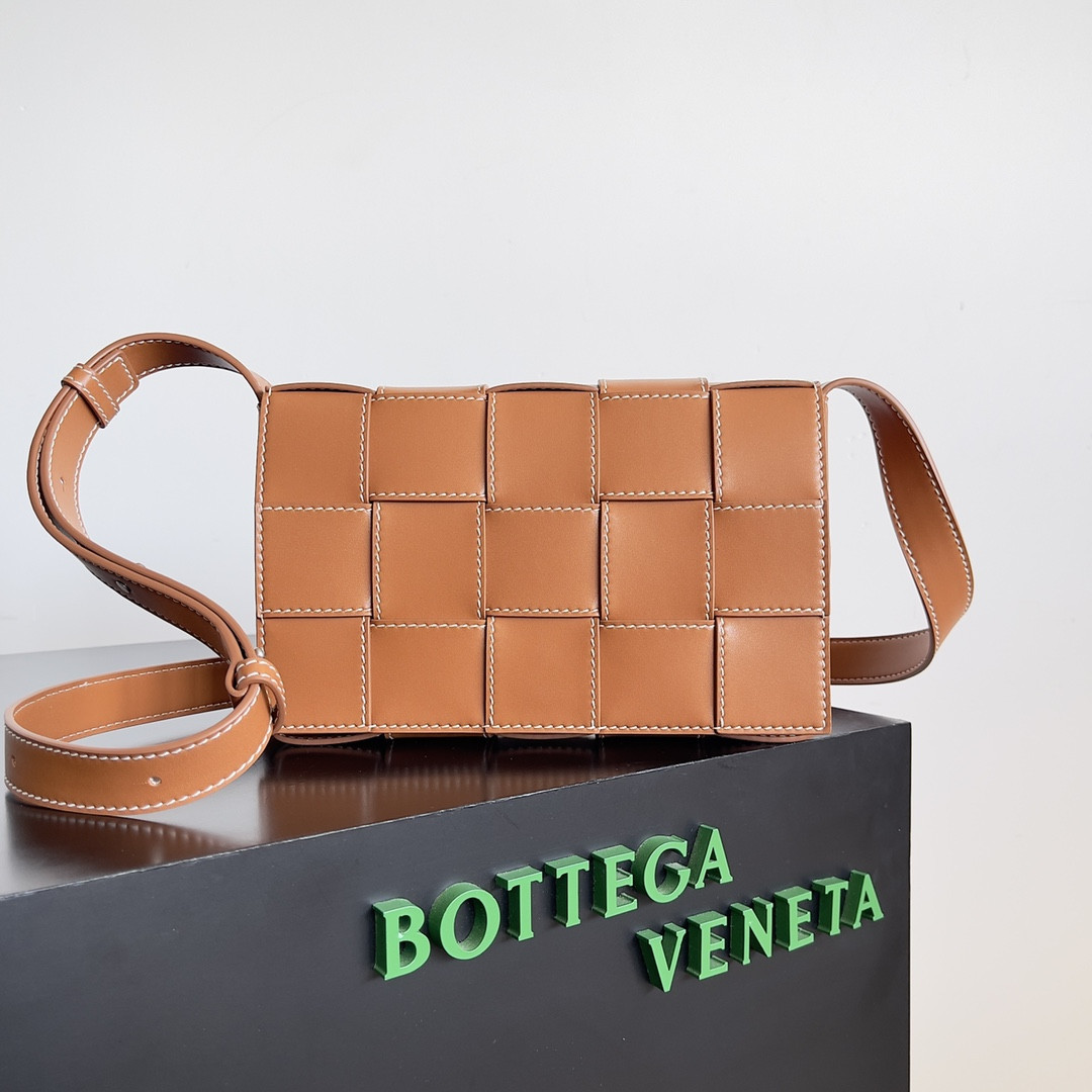 bo*te*ga Ve*ne*ta cassette 15x23x5cm