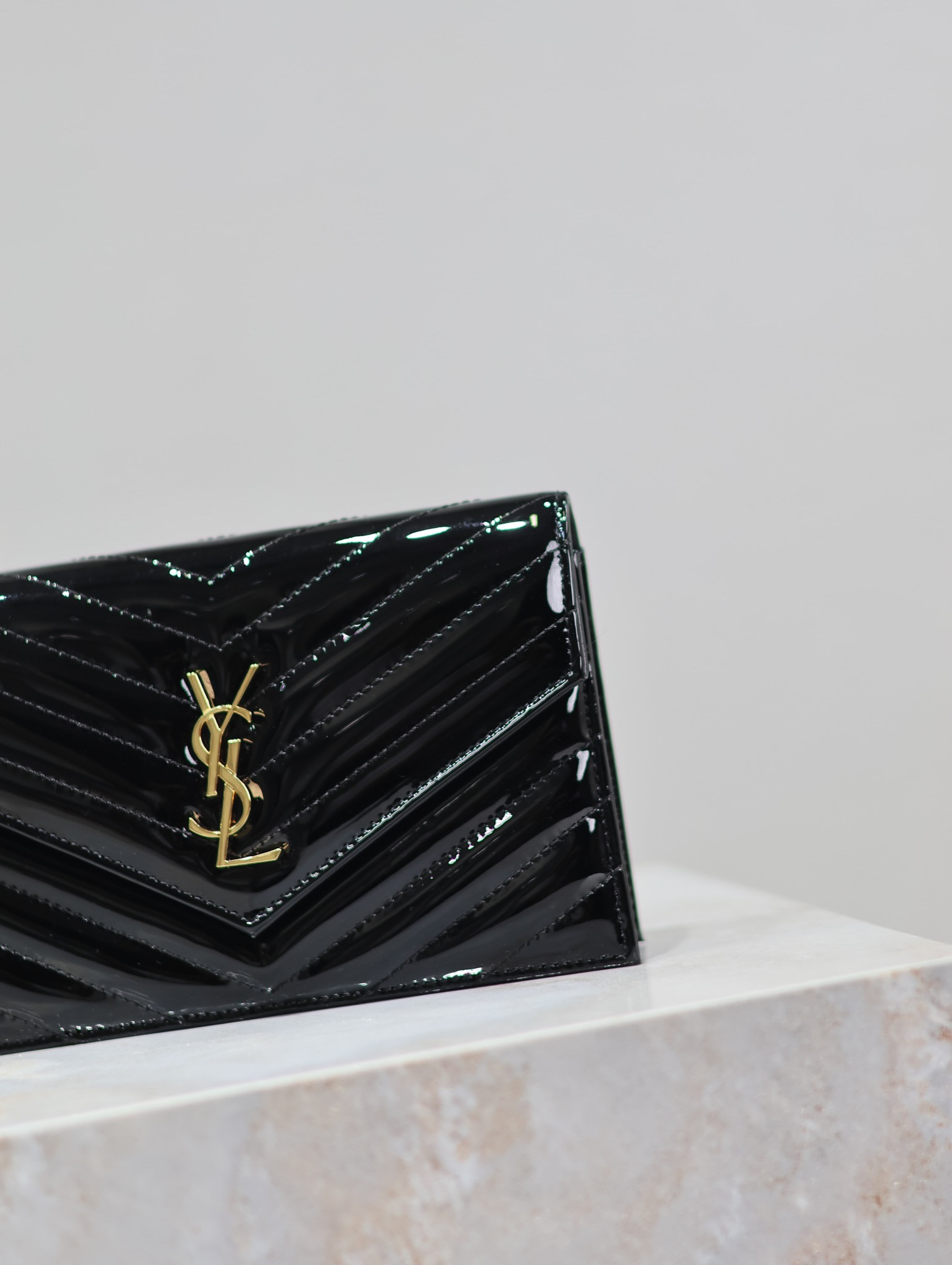 Y*L cassandra woc envelope chain wallet in patent leather 19 x 12.5 x 3.5cm