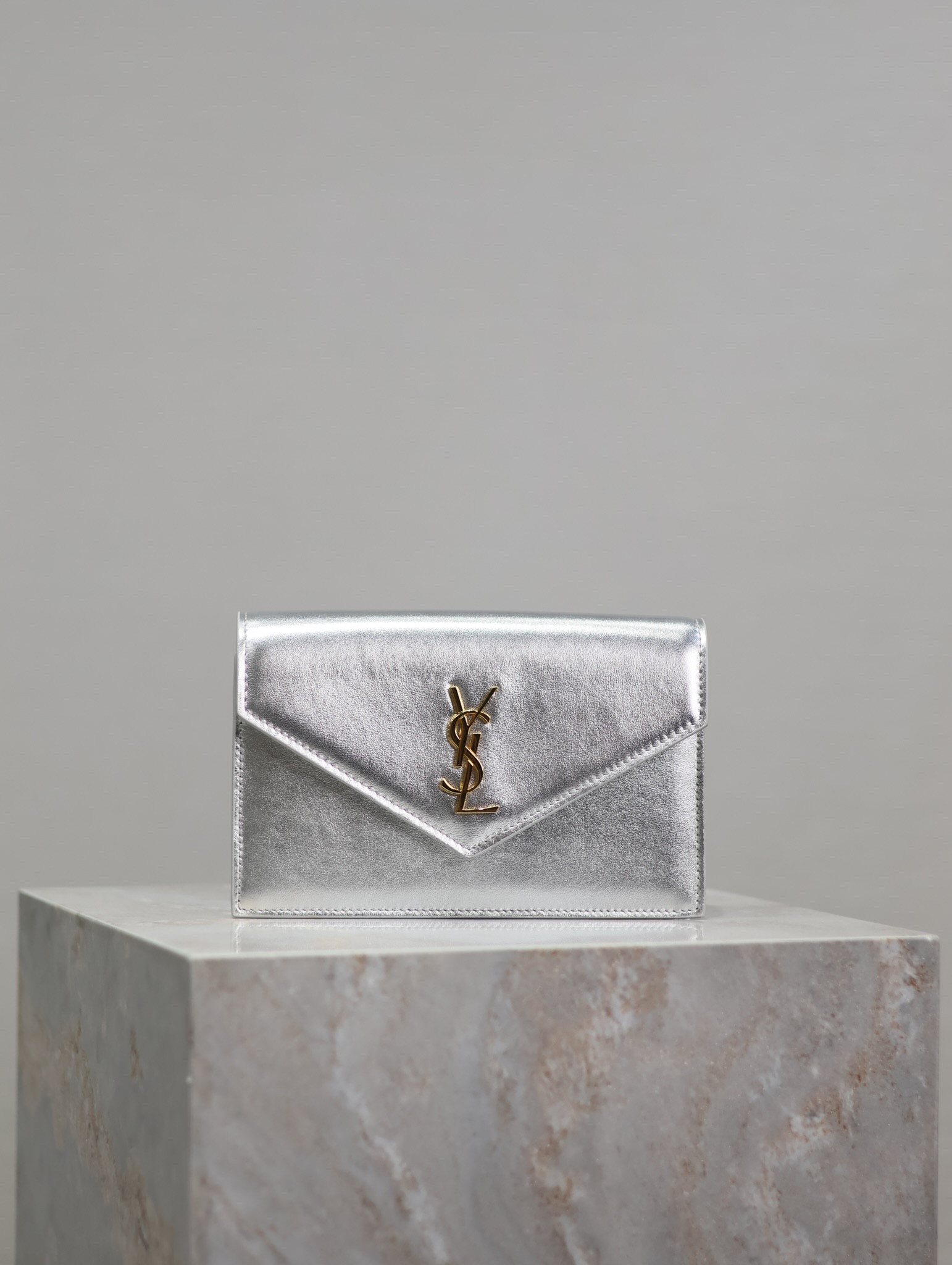 Y*L cassandra woc envelope chain wallet 19x12.5x3.5cm