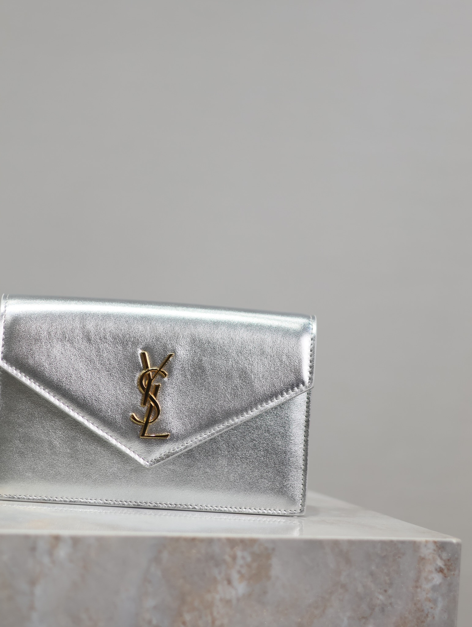 Y*L cassandra woc envelope chain wallet 19x12.5x3.5cm