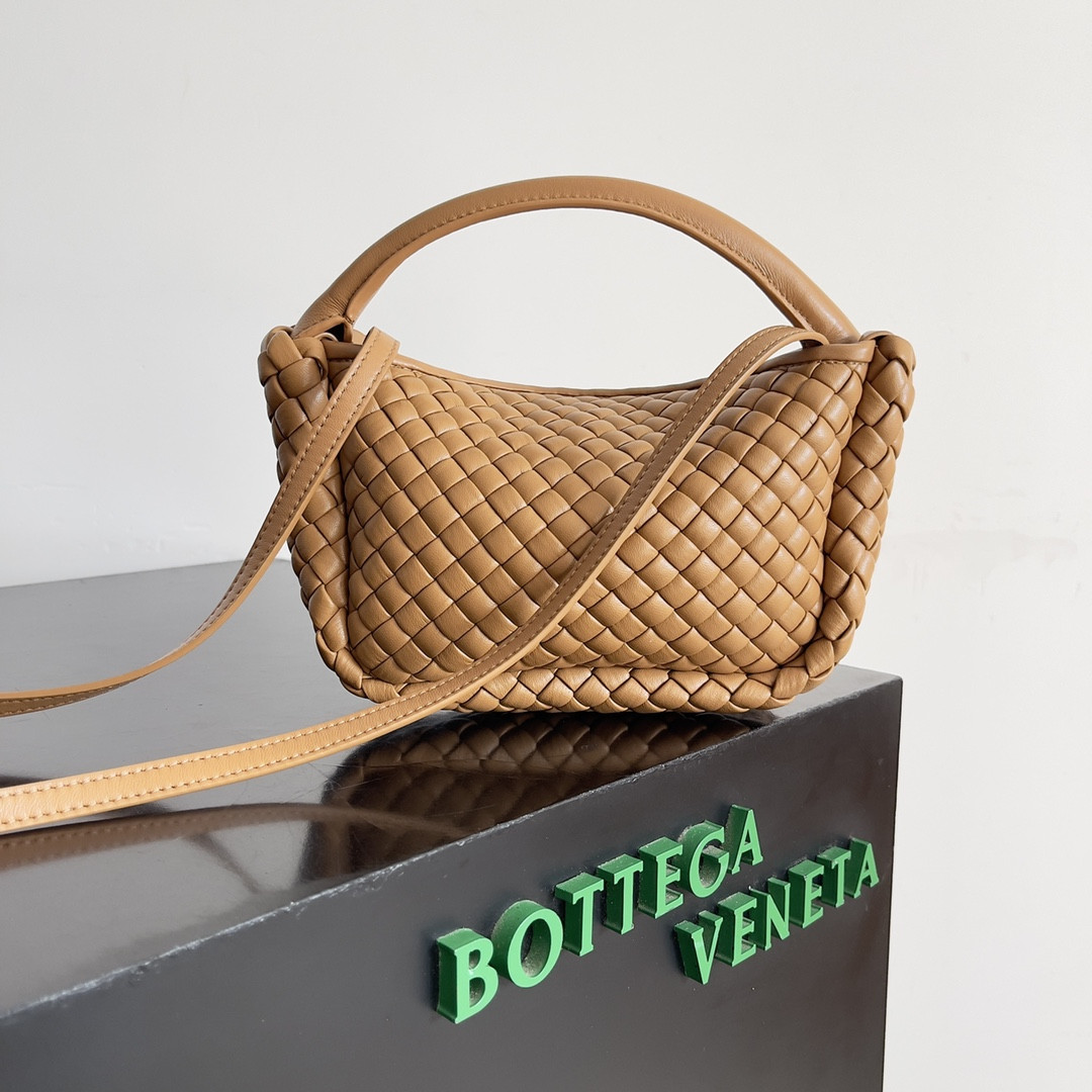 bo*te*ga Ve*ne*ta small cobble top handle 11x23x8cm