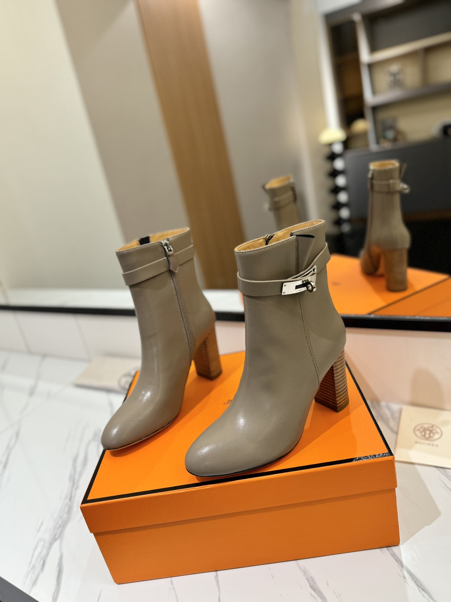 ua H**me5 kelly jumping boots