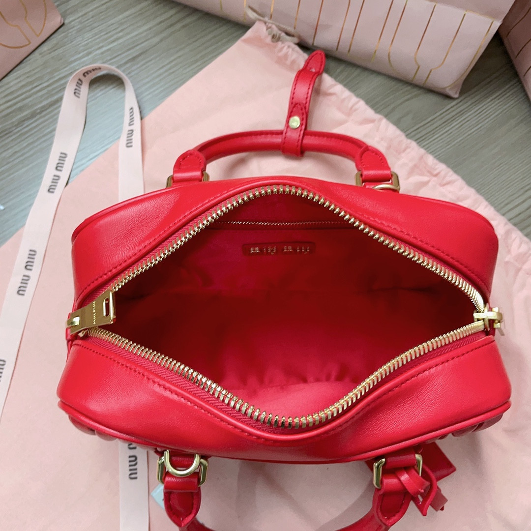 Miu Miu Arcadie matelassé nappa leather bag 22X10.5X7.5cm