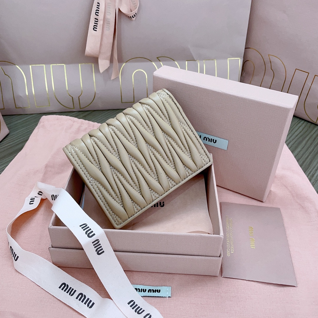 Miu Miu Small matelassé nappa leather wallet 11.2x8.5cm