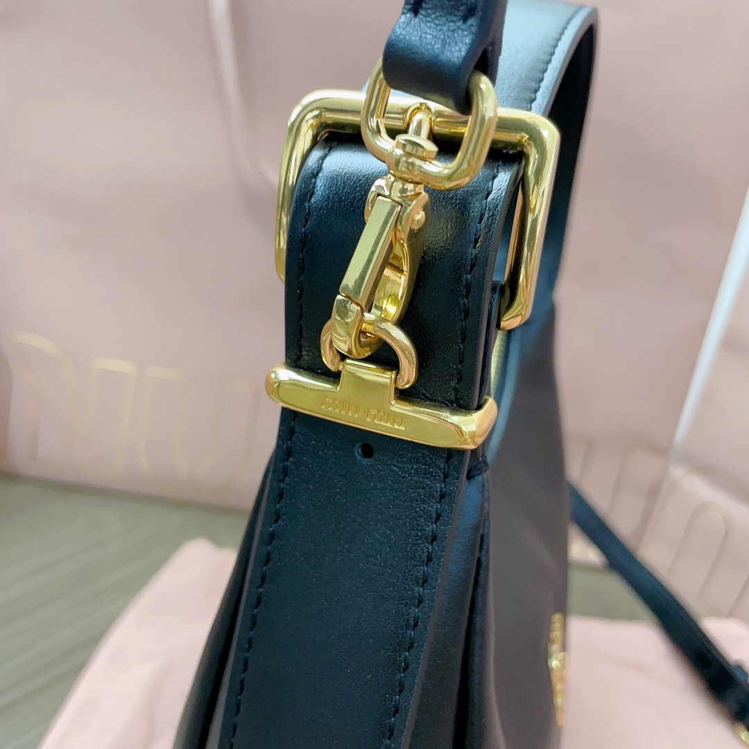 Miu Miu hobo bag 20X17X6Cm