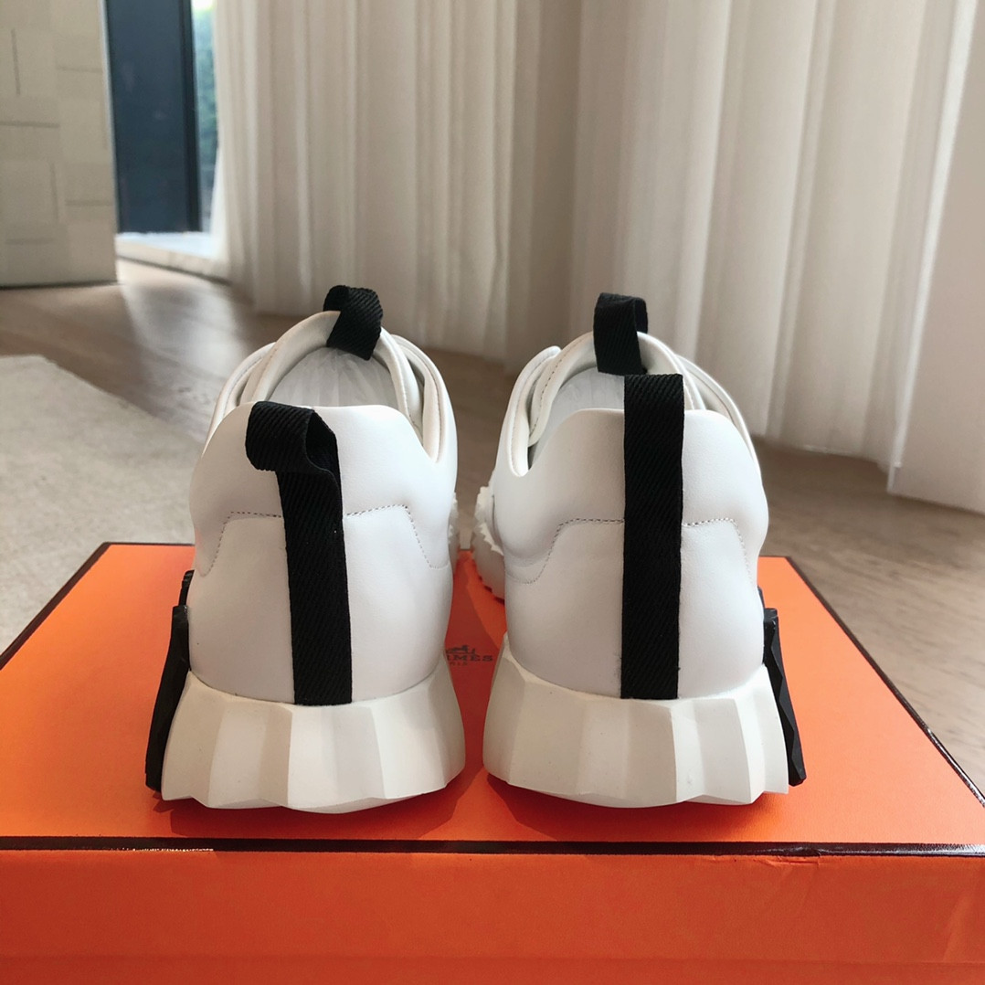 ua H**me5 bouncing sneaker