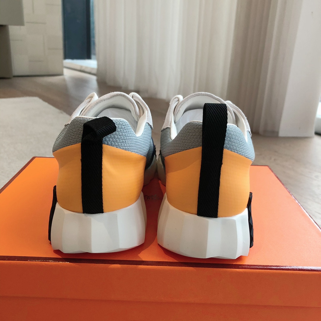 ua H**me5 bouncing sneaker