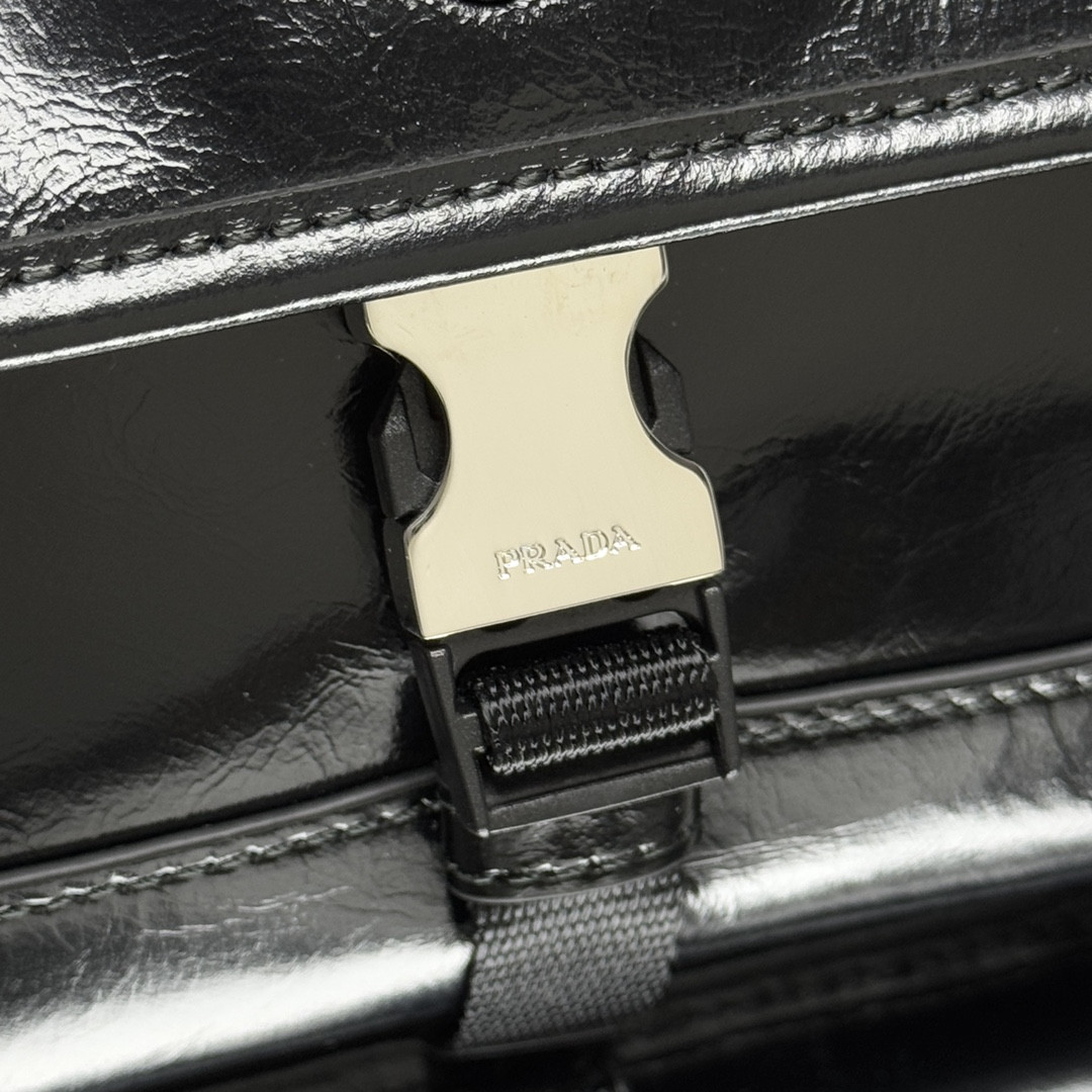 Pra*a leather smartphone case 12.5x18x2.5cm