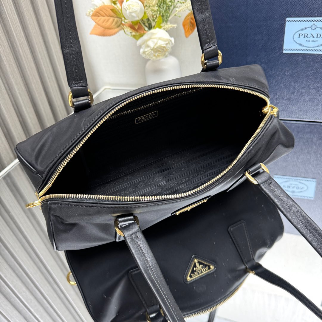 Pra*a re-nylon and leather medium top-handle bag with padlock 12.5x29x10cm