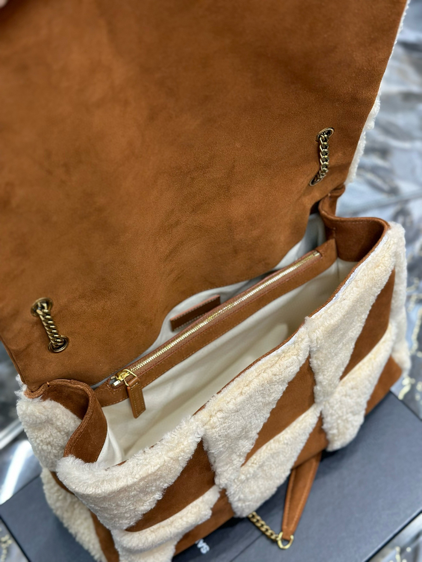 Y*L jamie large in suede and shearling 38×26×12cm