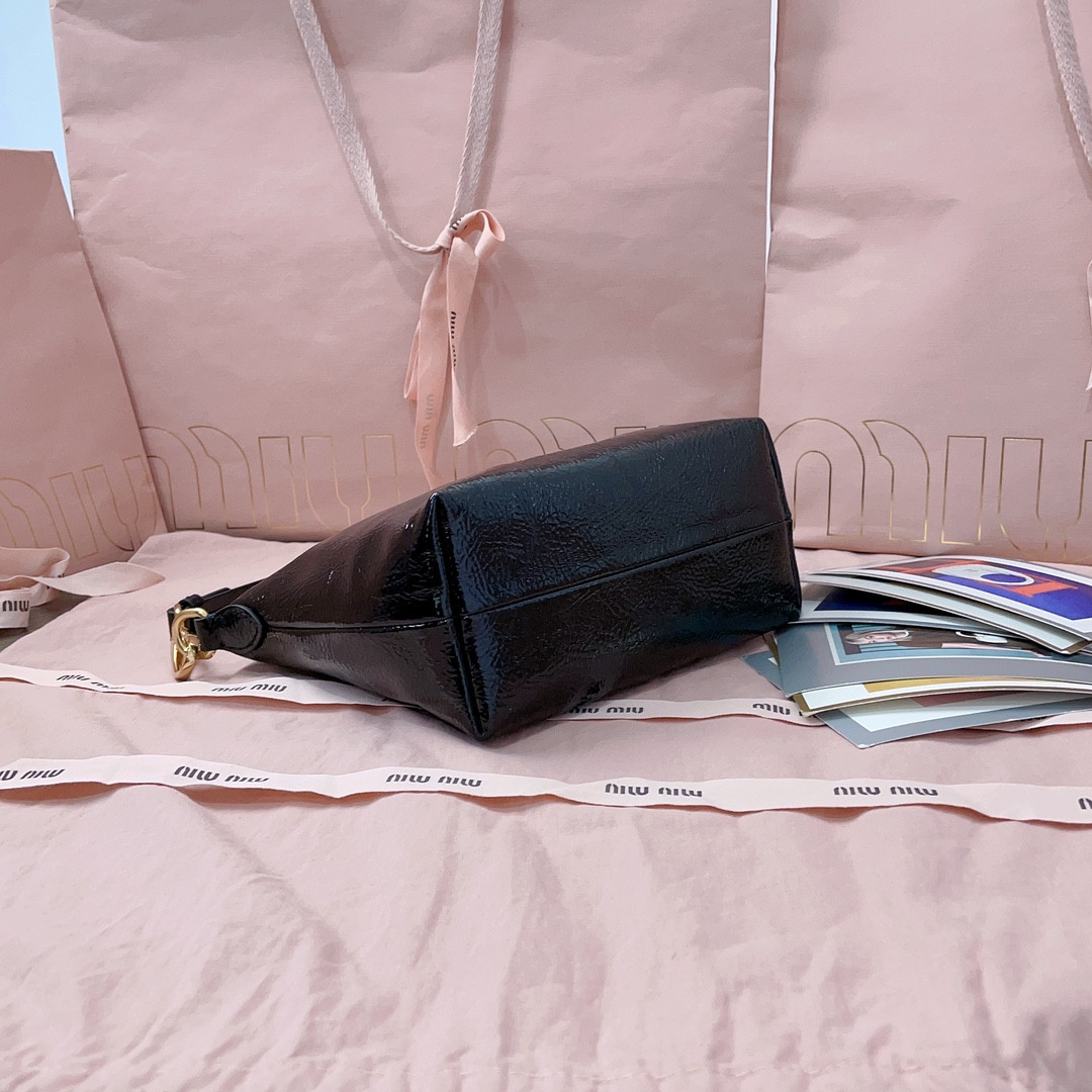 MIU MIU Naplak patent leather pouch 14x18.5x10cm
