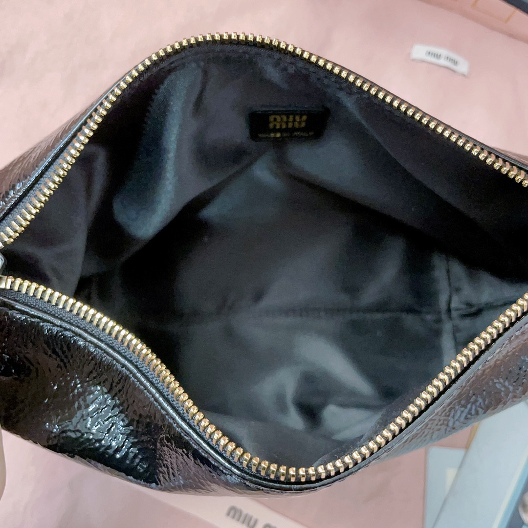MIU MIU Naplak patent leather pouch 14x18.5x10cm