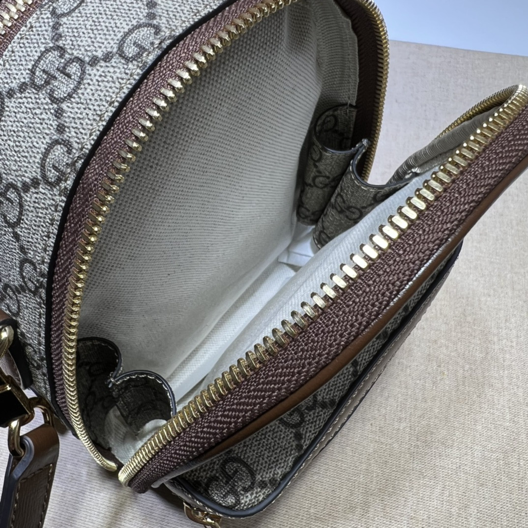 G*u*i backpacks 15x19x8cm