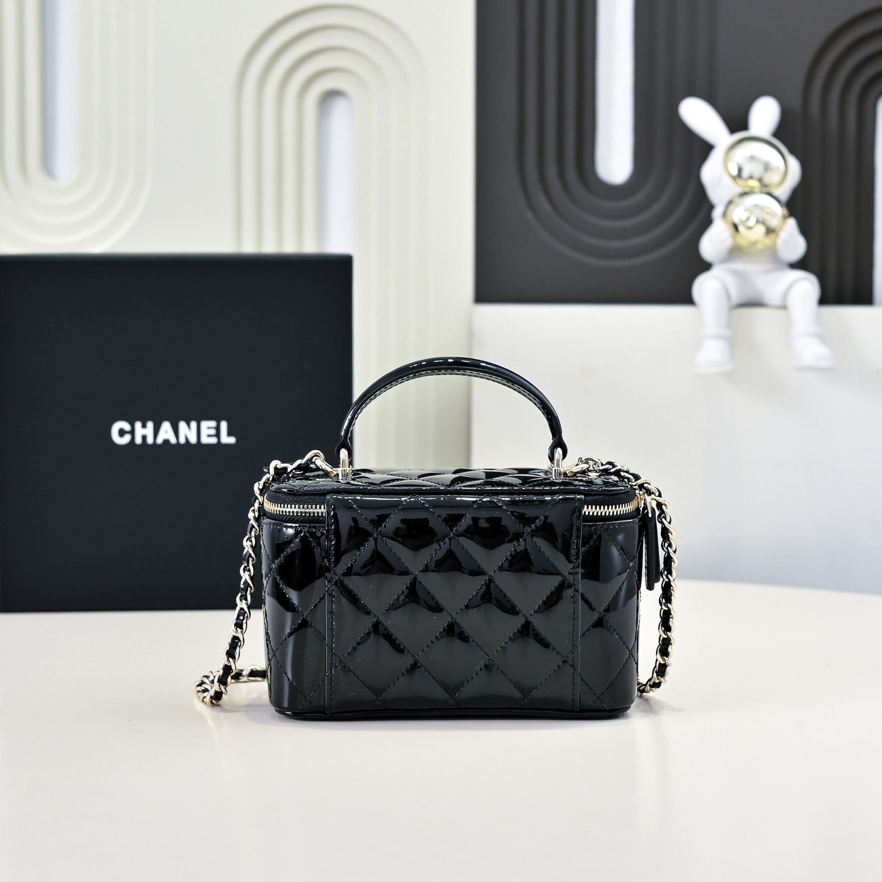 Ch*el long vanity with chain 16.5x10x8cm